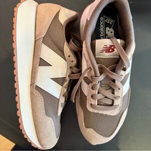 NWOB New Balance 237 Sneakers